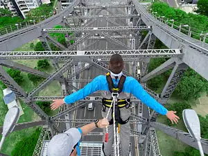 Cantilever Lean Out - Story Bridge Day Climb